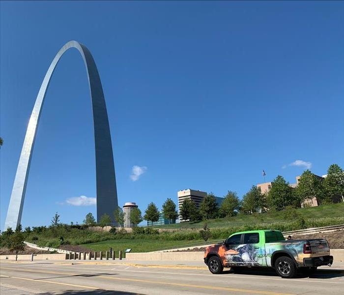 a SERVPRO truck in front of the St. Louis arch.